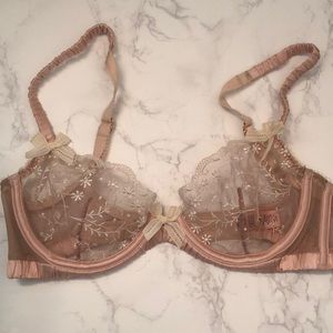 Lace pink agent provocateur 32c